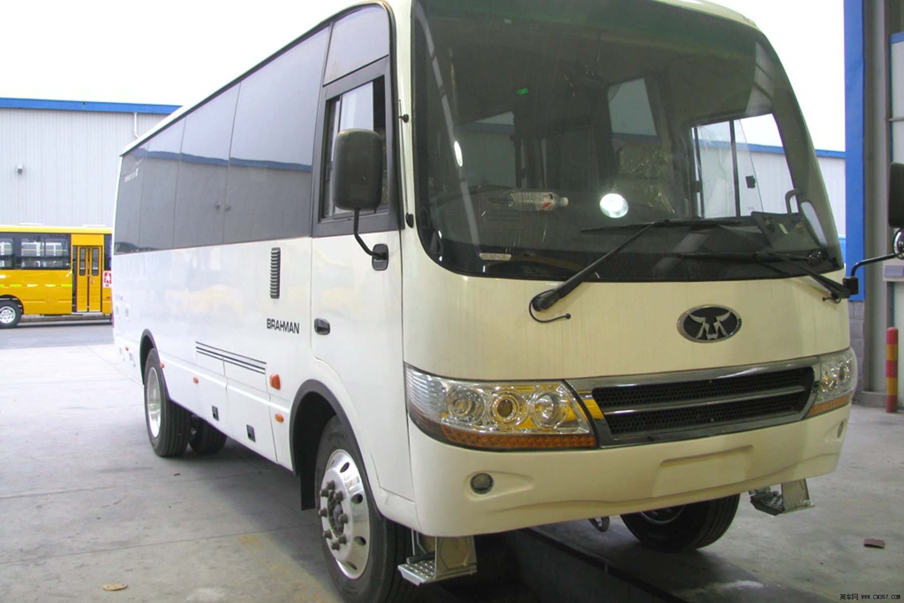 东风 风尚 168马力 20-30座 四驱客车 eq6760l5dy