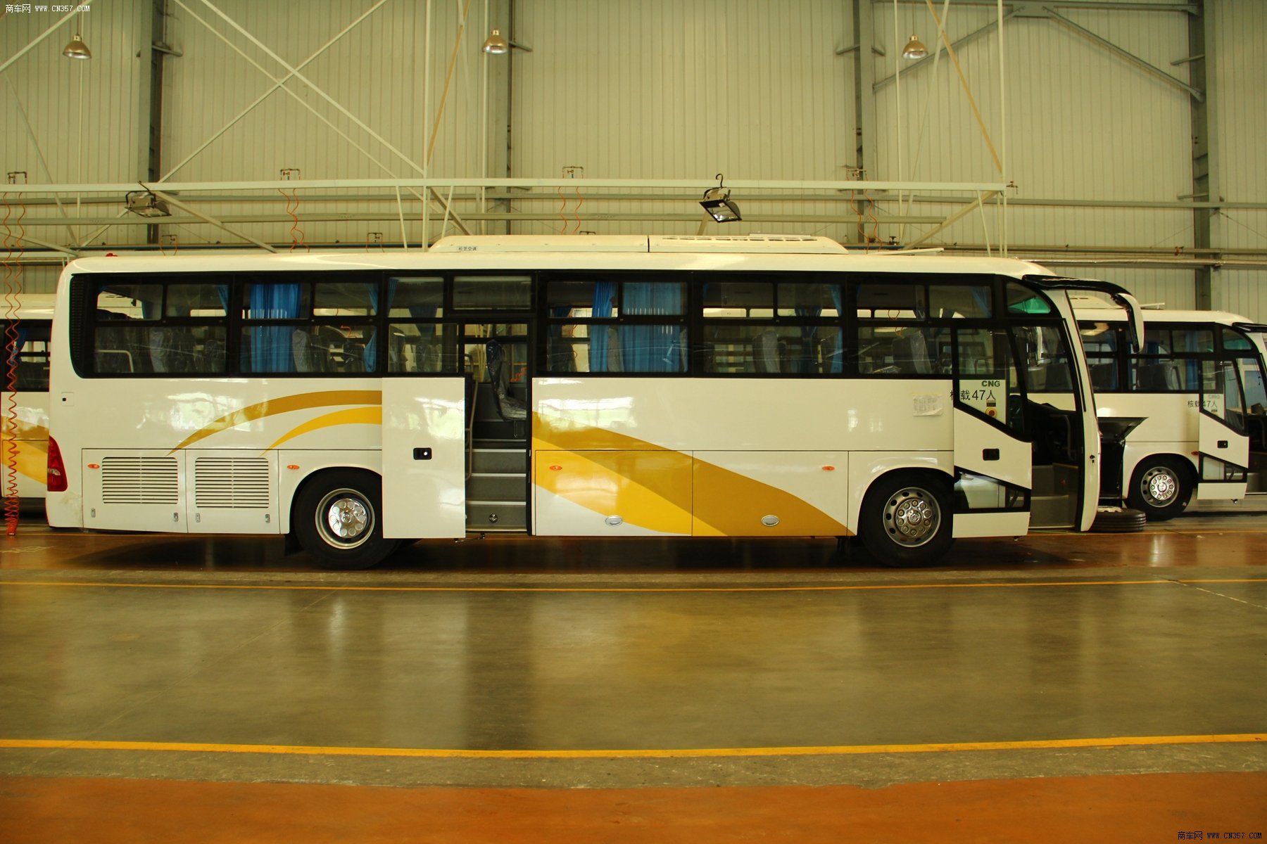 东风 风尚 245马力 40-50座 客车 eq6113l4d