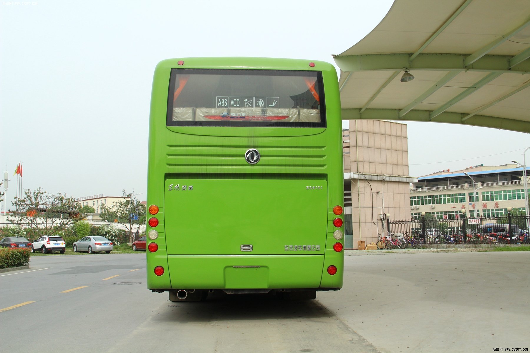 东风 风尚 330马力 27-55座 客车 eq6121l4d