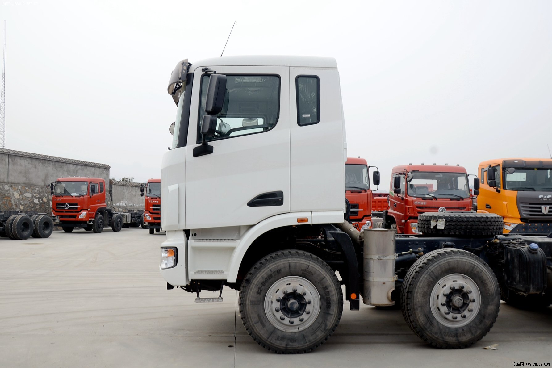 联合卡车 集瑞联合 重卡 340马力 8×4 自卸车 sqr3311d6t6-3