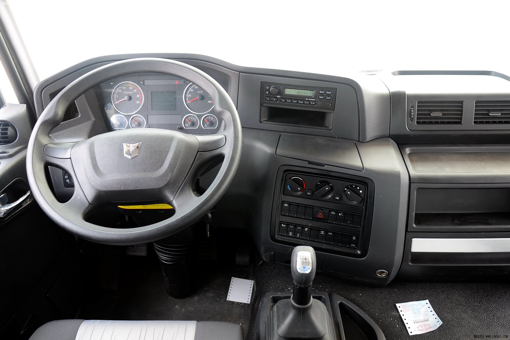 联合卡车 集瑞联合 重卡 340马力 8×4 自卸车 sqr3311d6t6-3