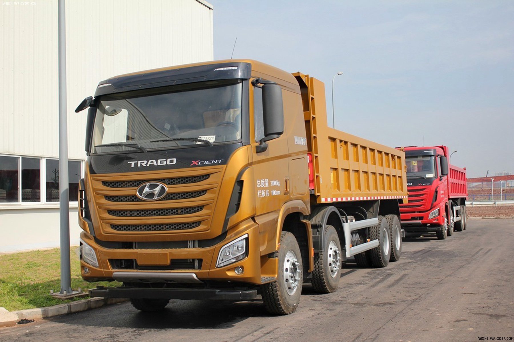 四川现代 创虎xcient 重卡 340马力 8×4 自卸车 chm3310kpq74m