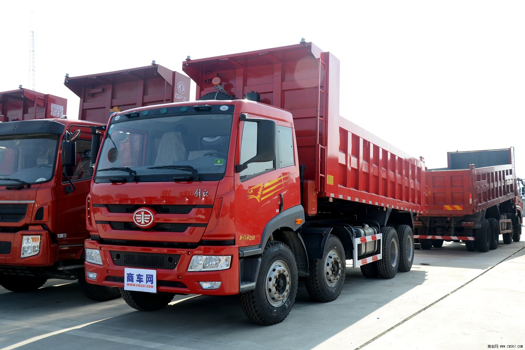 青岛解放 新悍威290重卡 290马力 8×4 自卸车(ca3310p1k2l3t4e4a80)