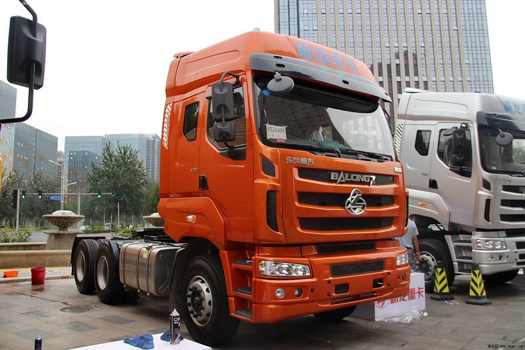 东风柳汽 霸龙康明斯m7c重卡 400马力 6×4 牵引车(lz4251qdca)