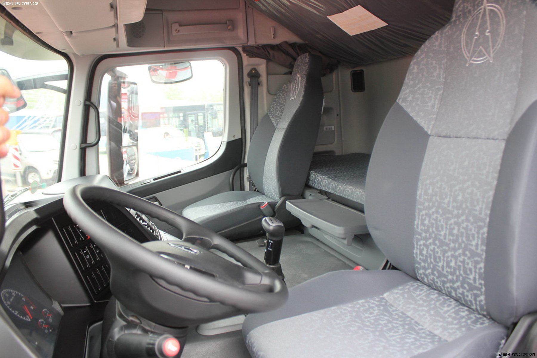 北奔v3 重卡 380马力 6×4 天然气lng牵引车 nd4250b38j7