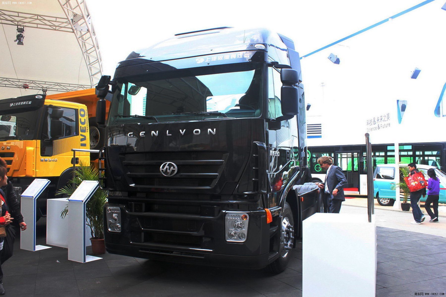红岩 杰狮 重卡 390马力 6×4 牵引车 cq4255htvg324v