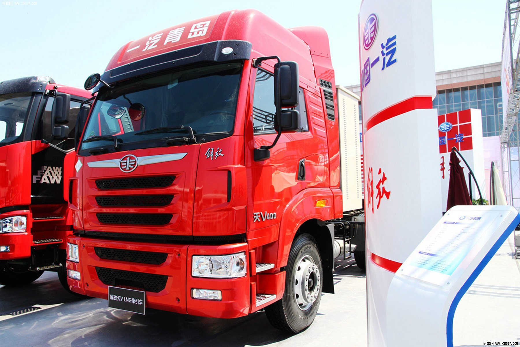 解放 天v 重卡 400马力 6×4 牵引车 ca4258p2k15t1ne5a80