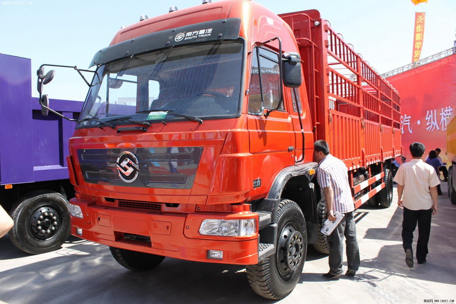 江铃重汽 远威 f系列 重卡 210马力 6×2 栏板式 排半 载货车 sxq1252