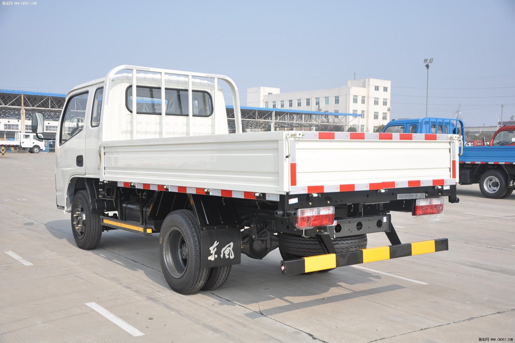 【东风福瑞卡 102马力 单排栏板轻卡(dfa1040l35d6)44644 图片】车型