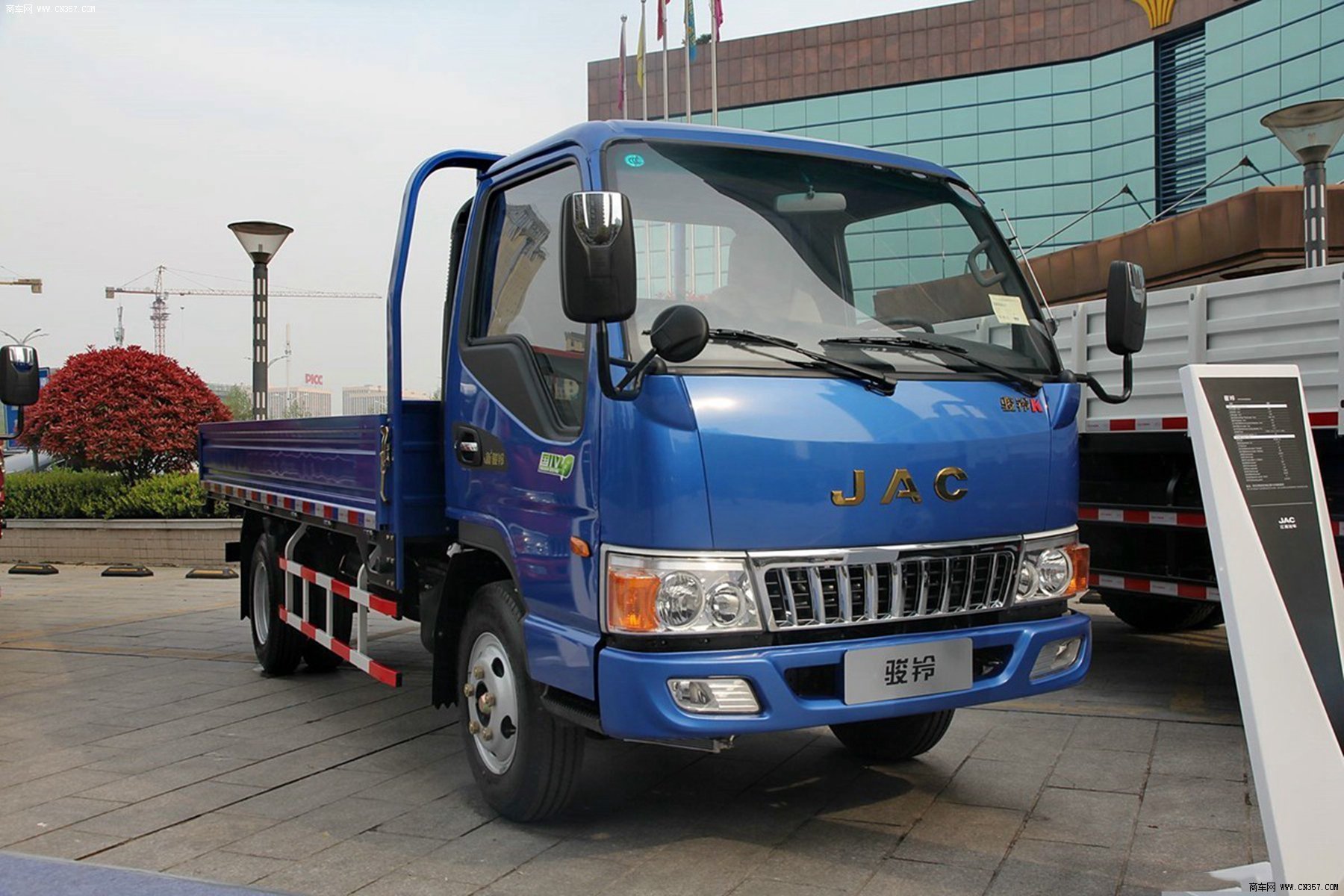 【江淮骏铃 120马力 单排栏板轻卡(hfc1045p92k3c2)45670 图片】车型