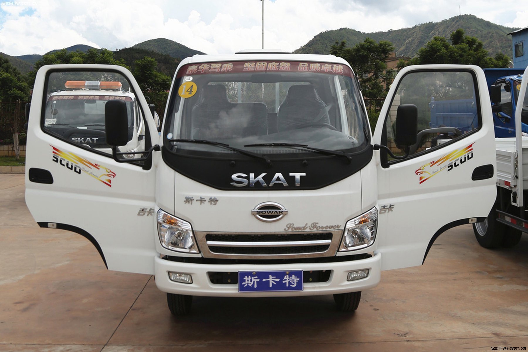 力帆时骏 斯卡特 109马力 栏板式 排半 轻卡 lfj1036g3