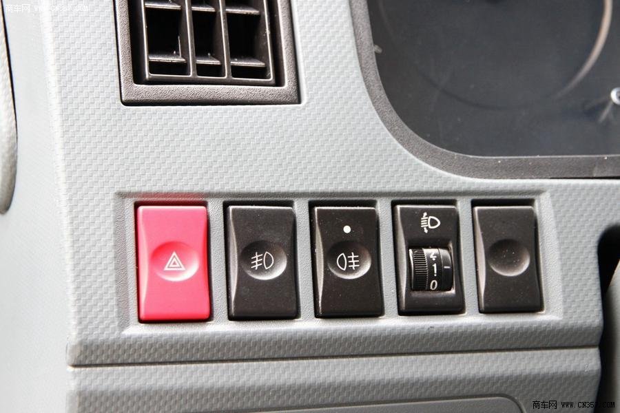 南京依维柯 跃进上骏x301 112马力 栏板式 排半 轻卡 nj1042dcft