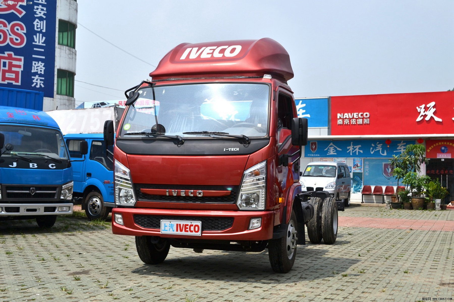 南京依维柯 跃进上骏 112马力 厢式 单排 轻卡 nj5042xxydcft