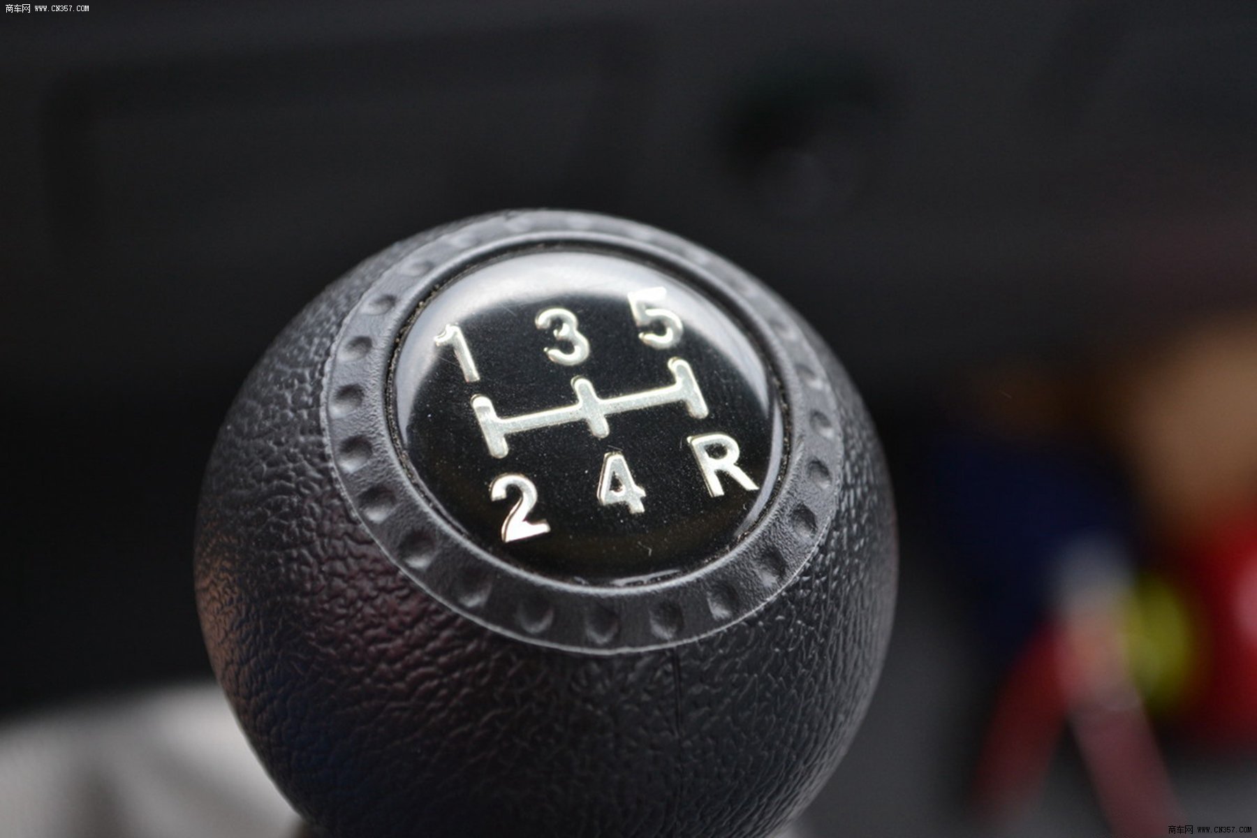 南京依维柯 跃进上骏 112马力 厢式 单排 轻卡 nj5042xxydcft