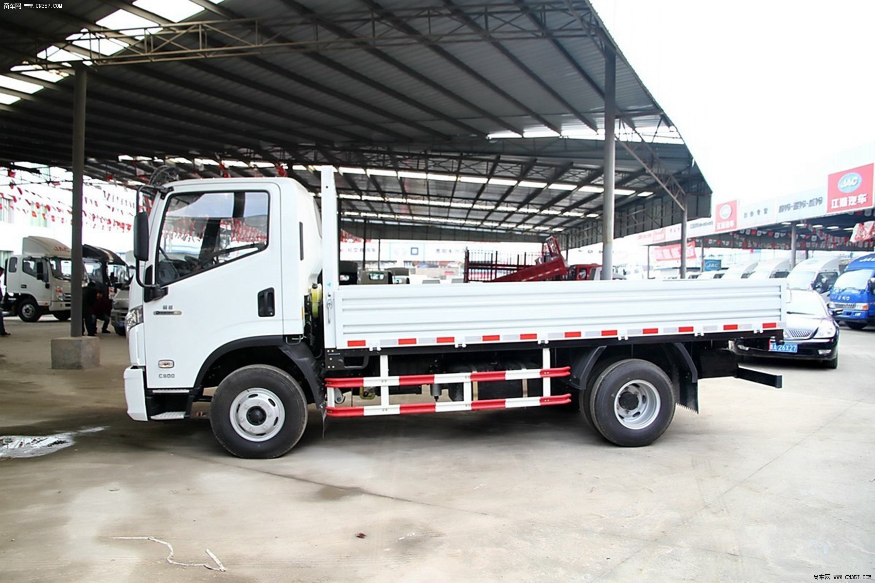 南京依维柯 超越 140马力 栏板式 单排 轻卡 nj1041zfdcwz