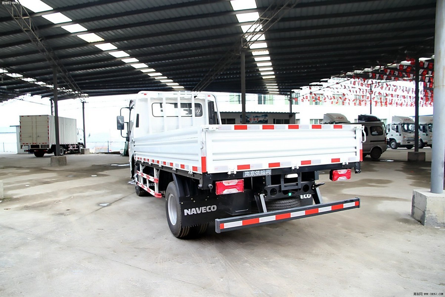 南京依维柯 超越 140马力 栏板式 单排 轻卡 nj1041zfdcwz