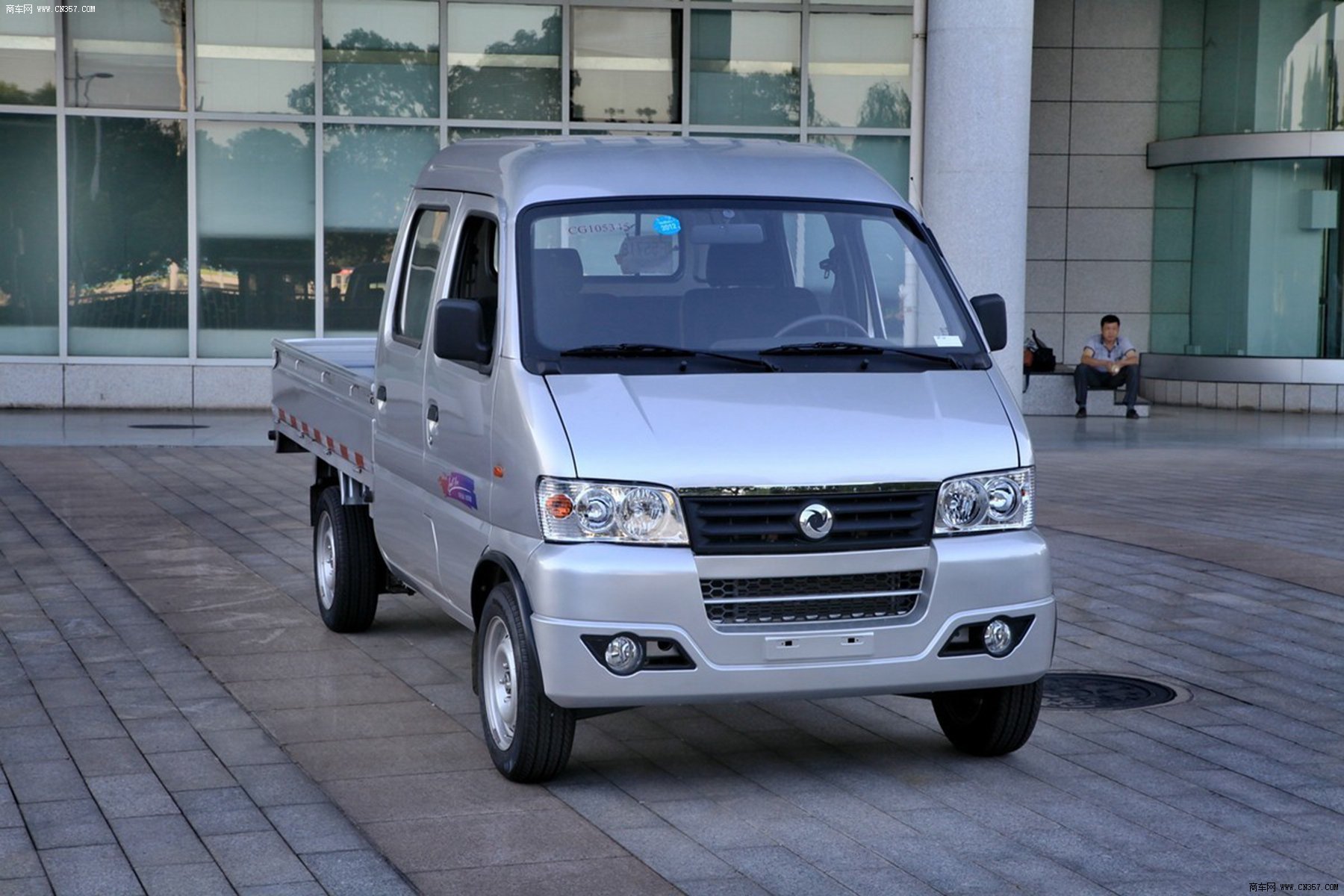 东风 款 俊风 61马力 汽油 栏板式 双排 微卡 dfa1025h12qa