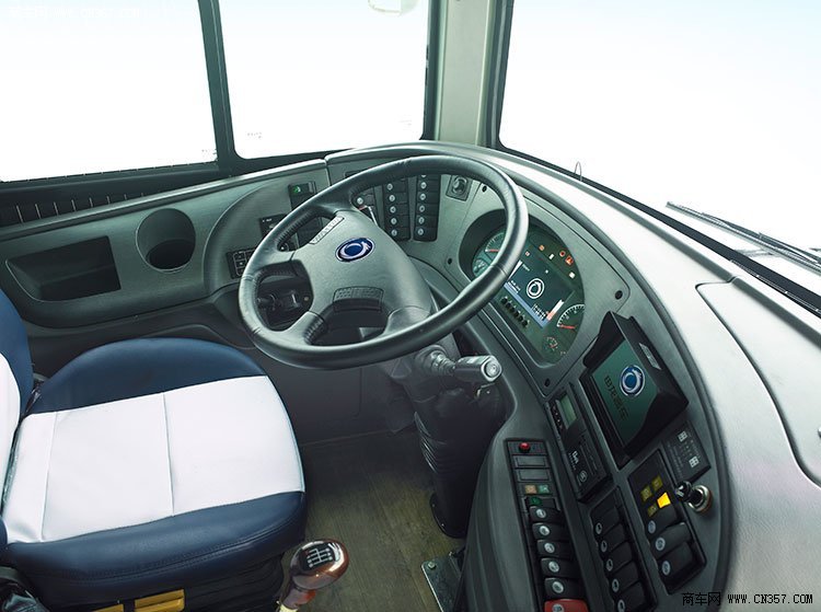 申龙375马力 24-61人 公路客车 slk6129d5a 图集 内饰 (1/3)  申龙