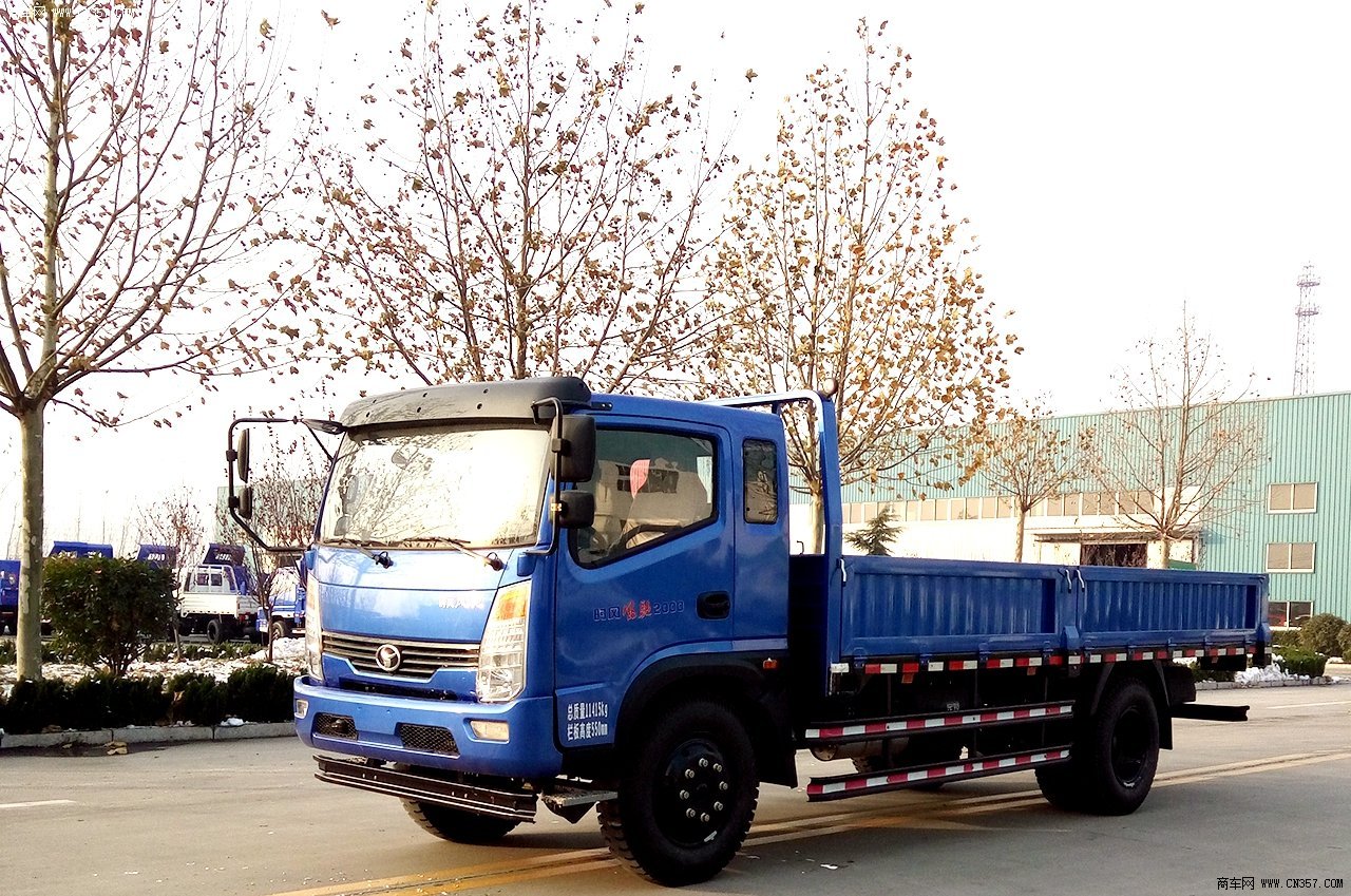 山东时风 风驰2000 轻卡 140马力 4×2 栏板式 排半 载货车 ssf1091