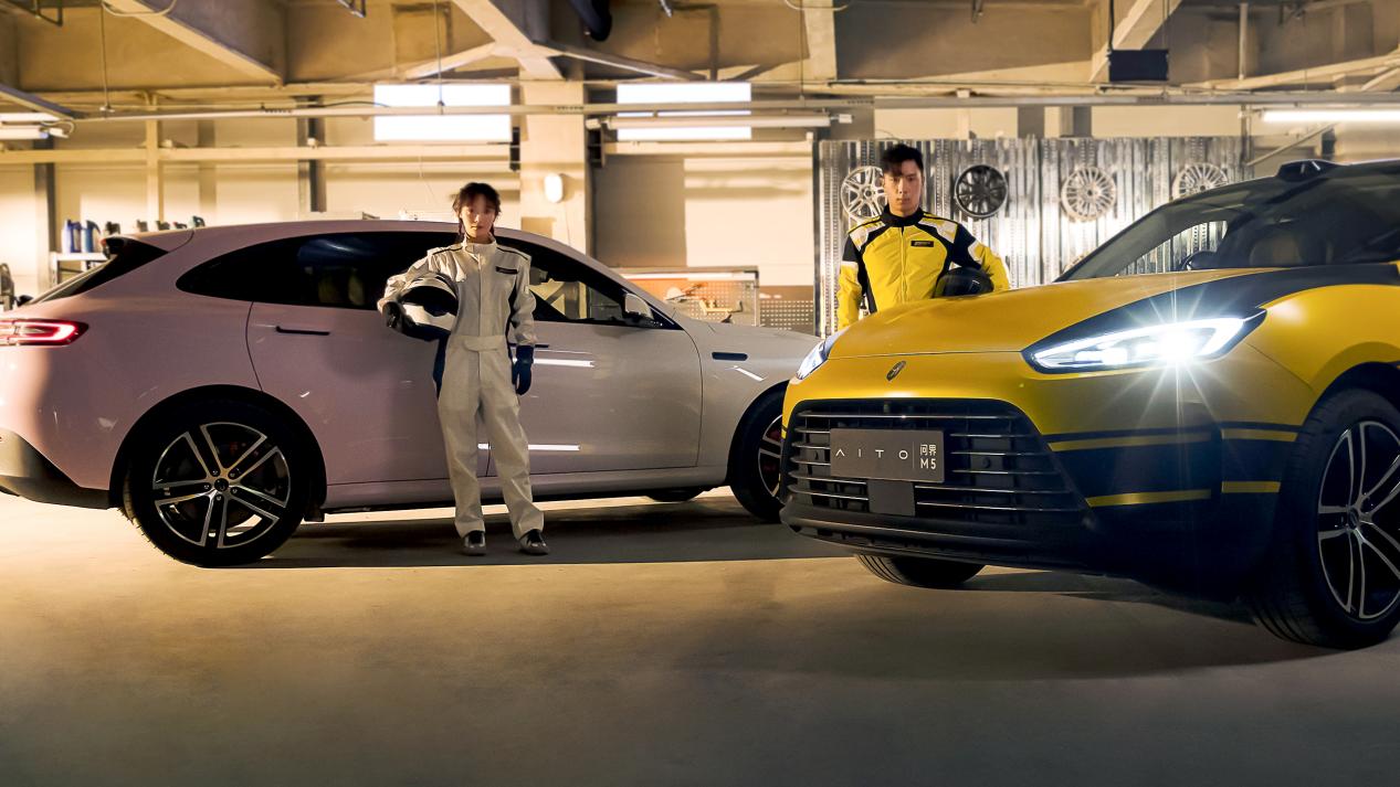 问界m5挑战停车楼3600°速倒刷圈_文章_商车网