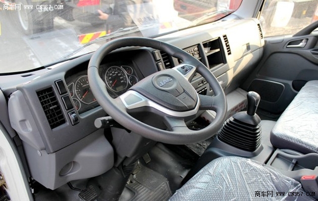 商车首页 文章 行业动态 轻卡 > 正文 帅铃高端驾驶室配置顶部通风