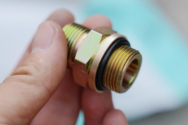 贵点也值得,挂车气路用这种接头再也不用担心会漏气