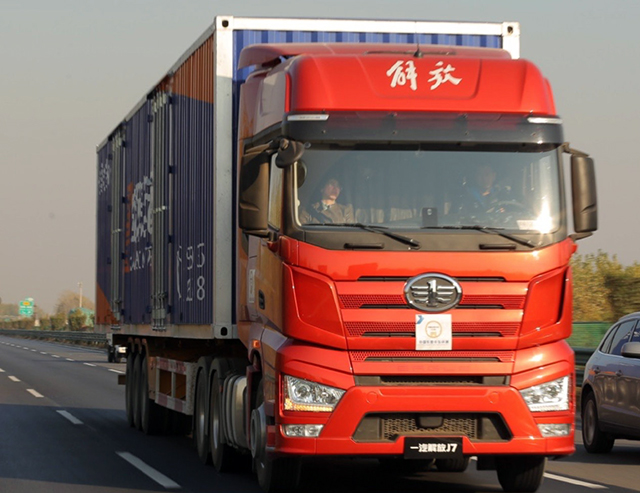 商车首页 文章 测评试驾 牵引车 > 正文 年中国年度卡车评委会由2位