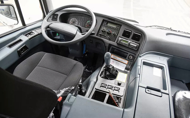 加入车载冰箱可选,带您看华菱重卡新内饰搅拌车