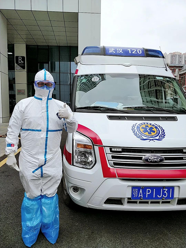 武汉协和医院西院医师林鸣说,负压救护车给医护人员带来安全感他介绍