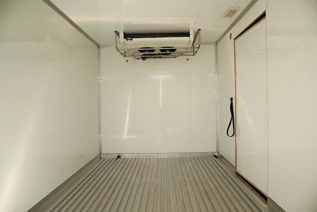 为食材新鲜安全运输护航欧马可冷链之星消毒冷藏车保障舌尖上的安全