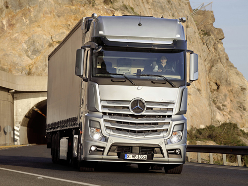 万众瞩目奔驰全新actros重卡正式发布