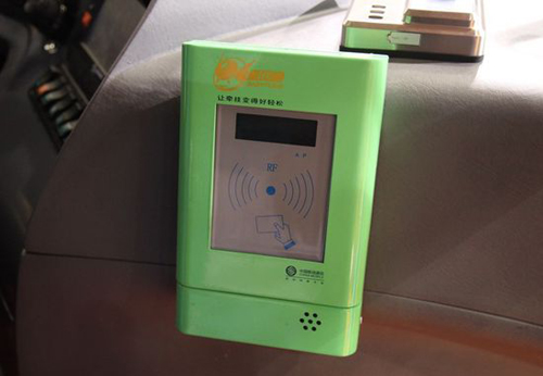 质量参差不齐 中美两国校车细节差别大