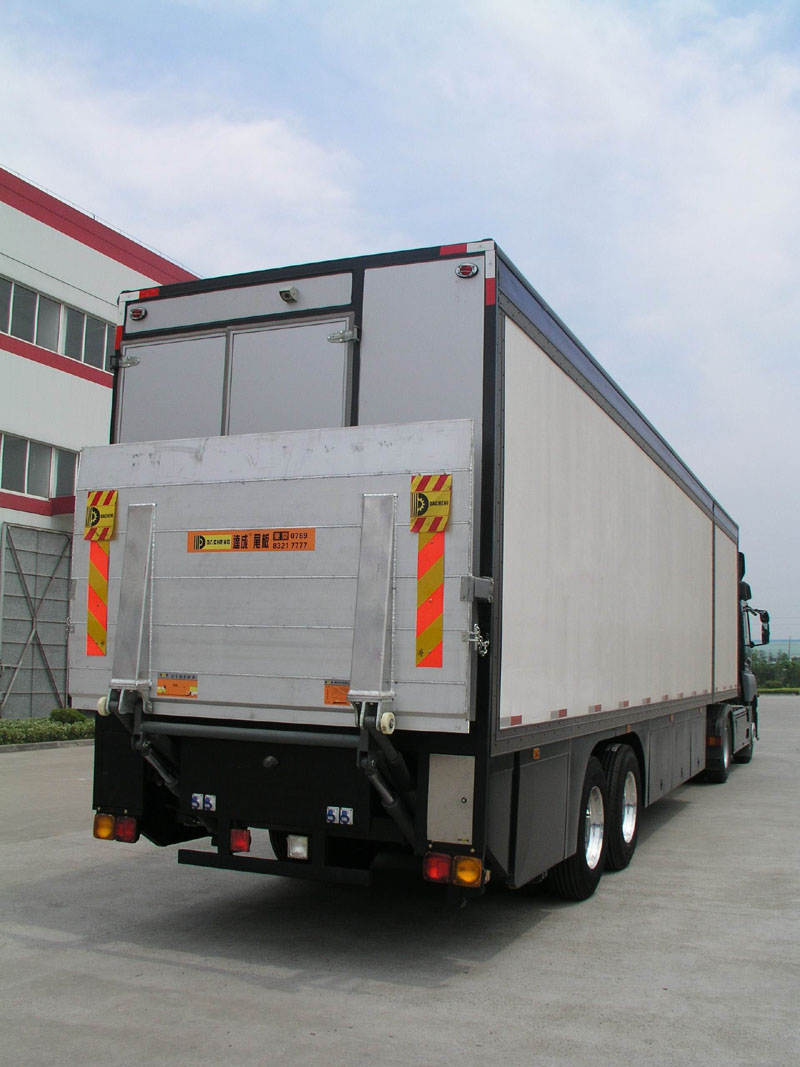 华东展示半挂车 csz9261xxz