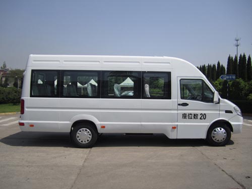 南京依维柯 得意 146马力 17-20人 轻型客车 nj6695dc