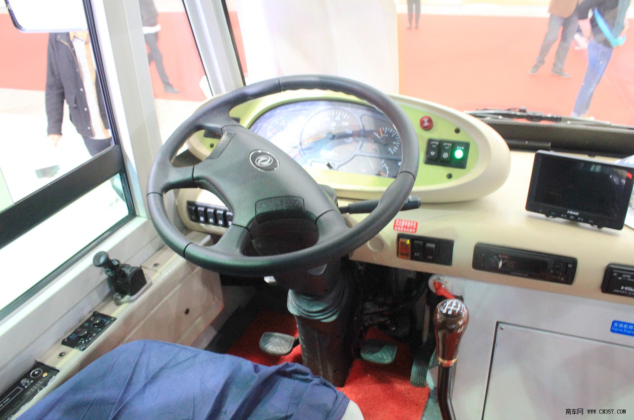 东风御风19座小学生专用校车