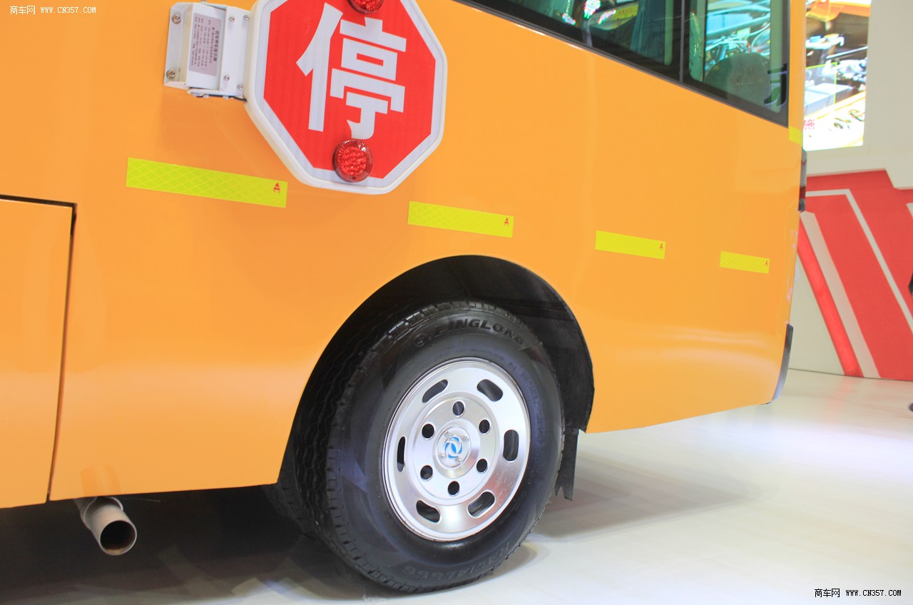 东风御风19座小学生专用校车