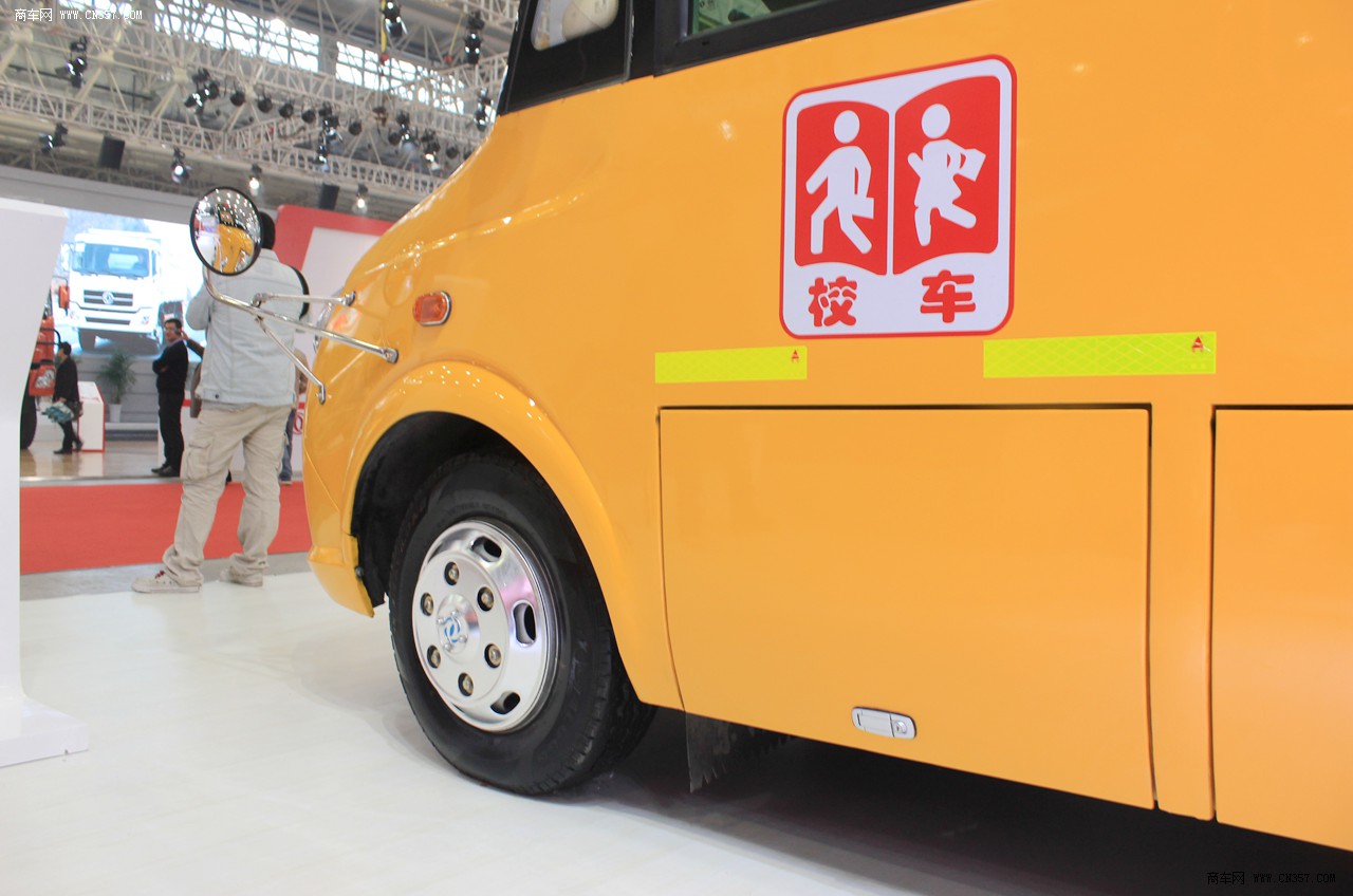 东风御风19座小学生专用校车