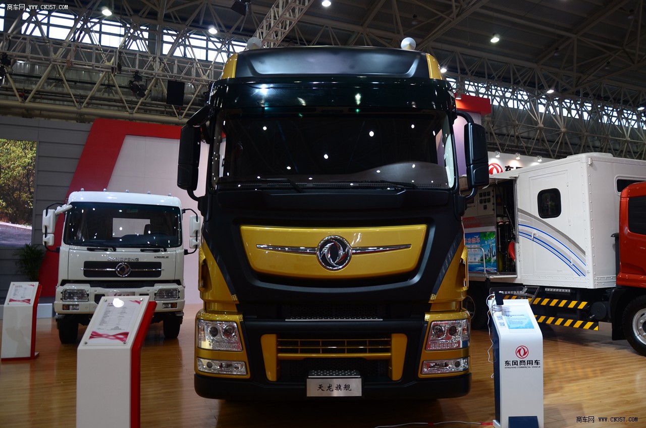 东风天龙旗舰 480马力 6x4牵引车