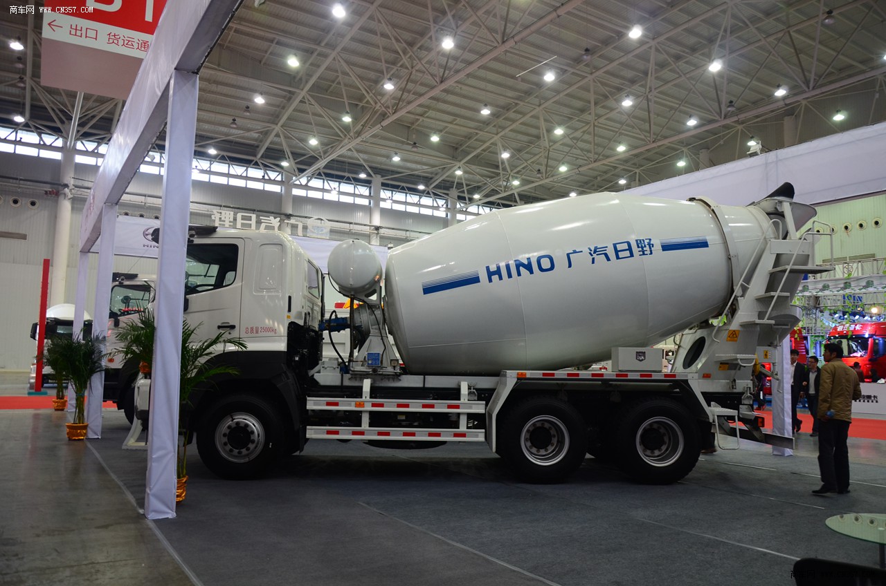 广汽日野 6x4 国四搅拌车