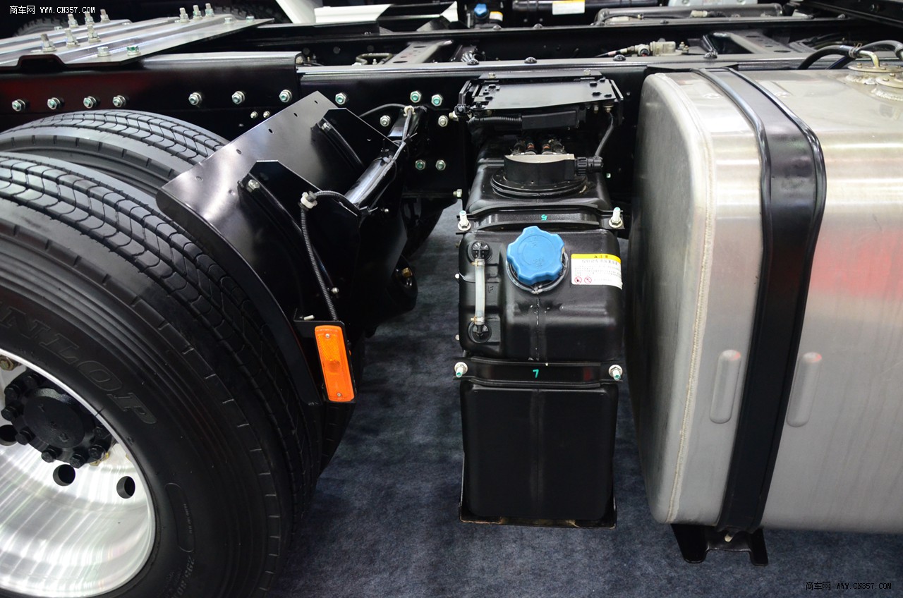 广汽日野 6x4 国四牵引车