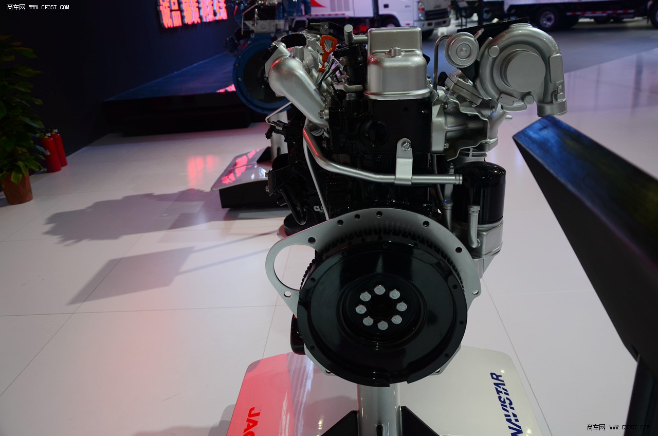 2013中国(武汉)国际商用车展 江淮汽车展台 江淮 国四柴油发动机 4da1