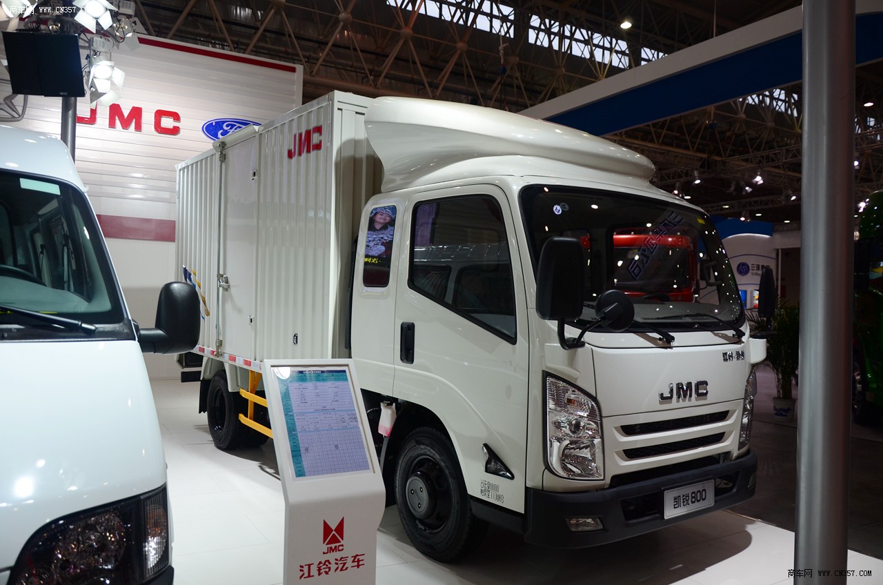 江铃 凯锐n800 4x2排半厢式轻卡