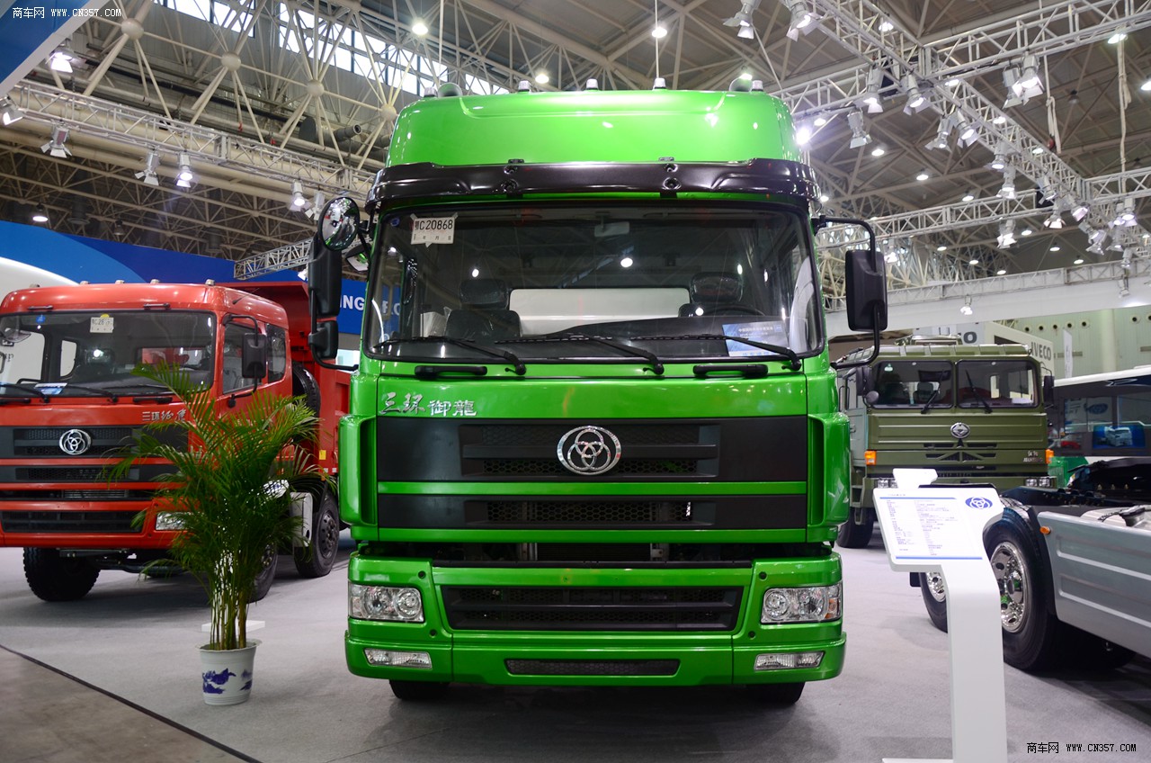 图库 2013年车展与活动 2013中国(武汉)国际商用车展 三环汽车展台