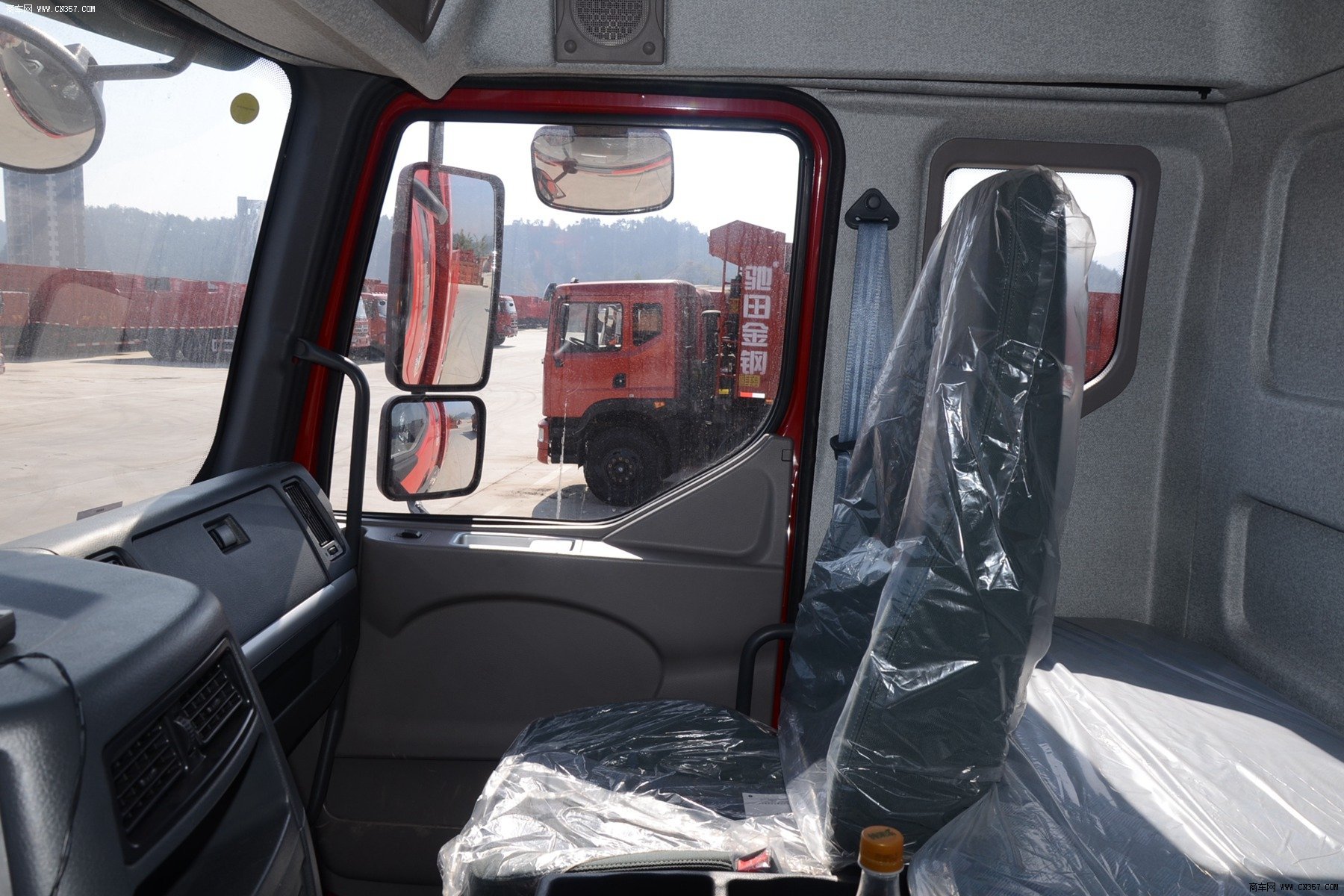 东风柳汽 霸龙 重卡 290马力 8×4 单开轻化量自卸车 lz3315qef