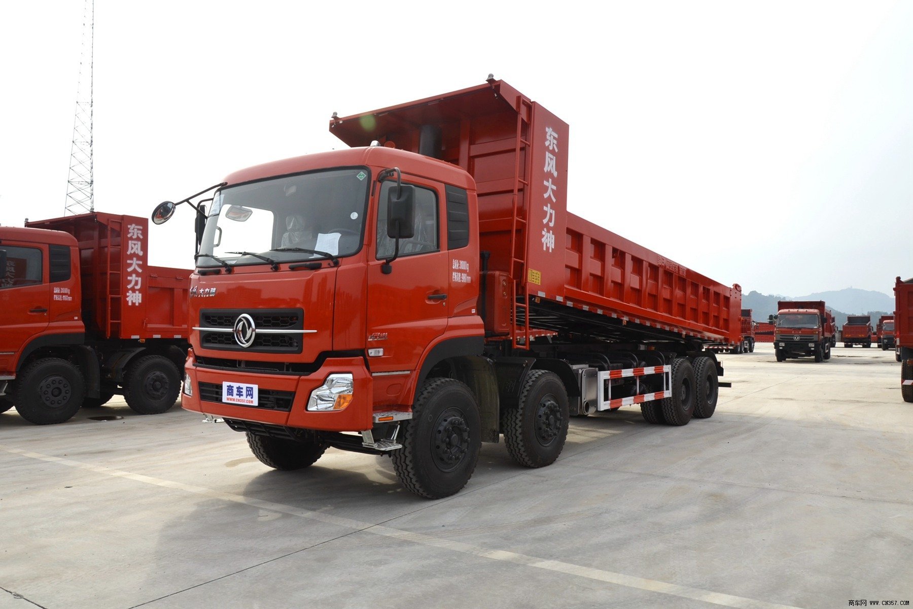 东风 大力神 重卡 385马力 8×4 公路超重载自卸车 dfl3318a12