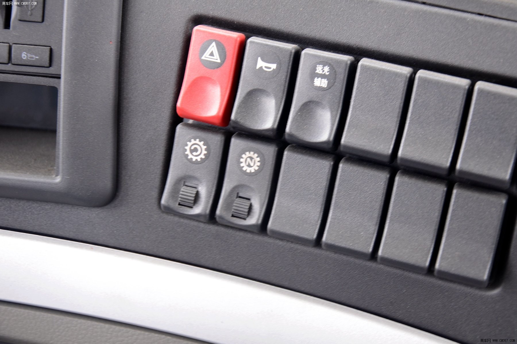 陕汽 新德龙m3000 重卡 290 8×4 自卸车 sx3315hr366