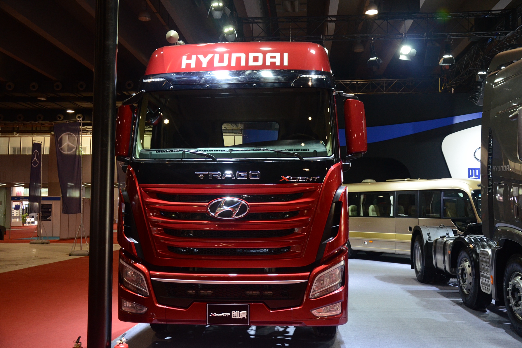 四川现代创虎p410 410马力 8x4载货车