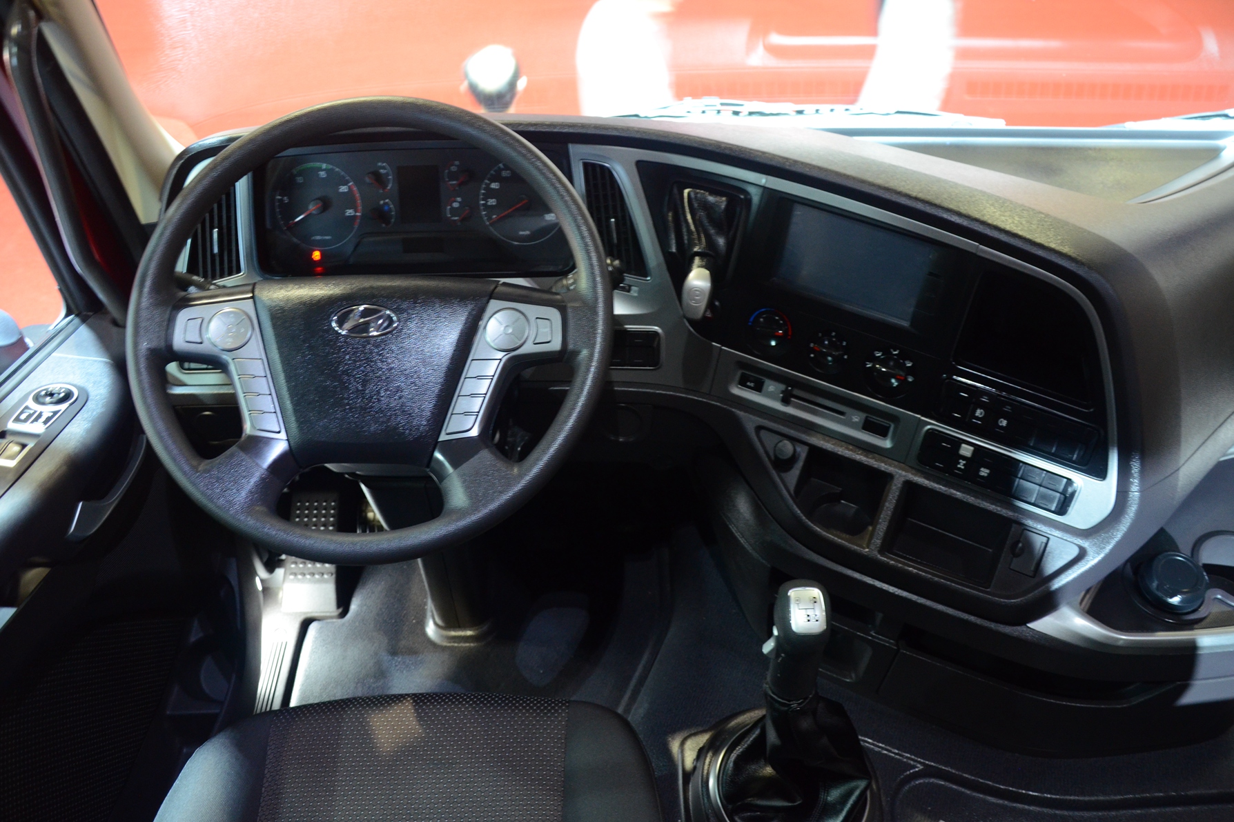 四川现代创虎p410 410马力 8x4载货车