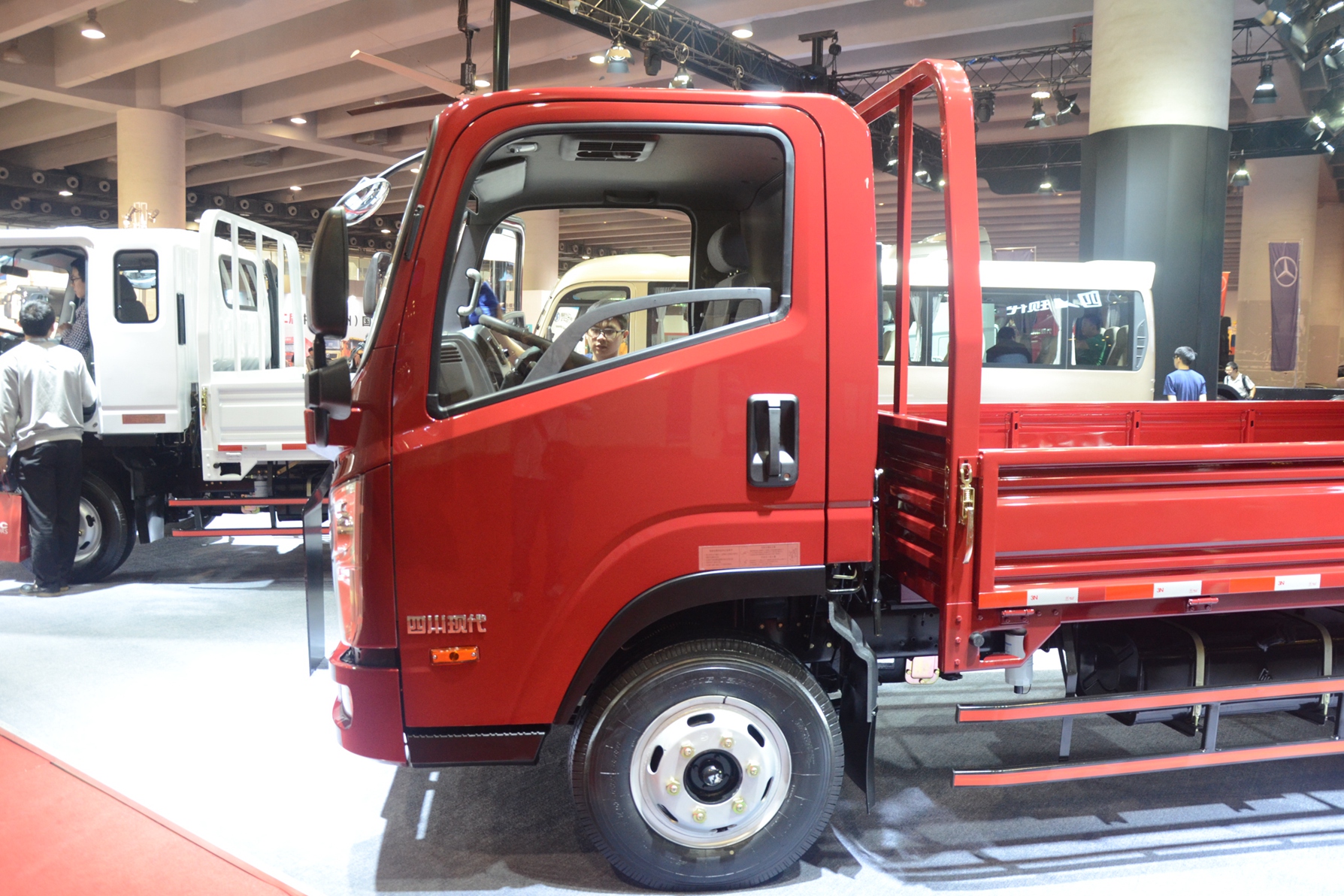 四川现代瑞越轻卡 红