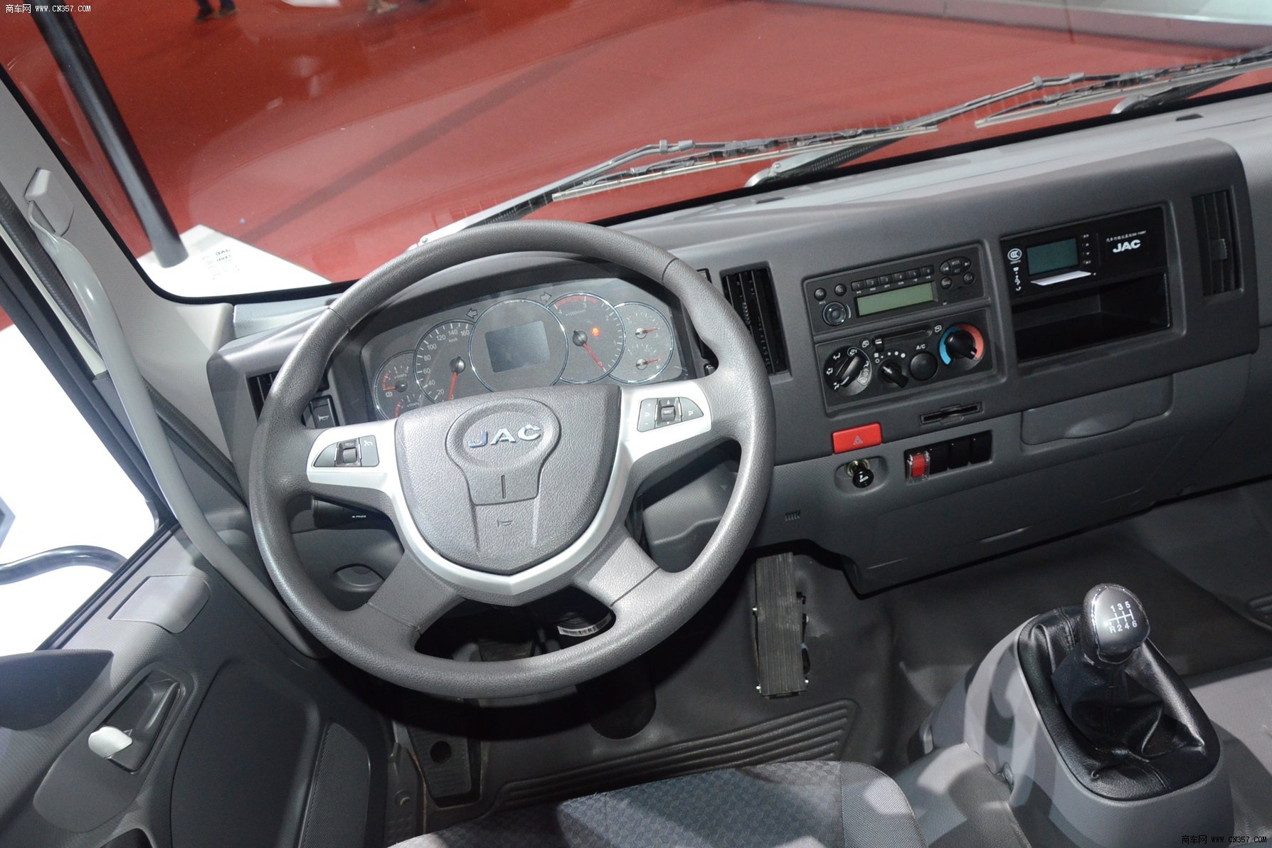 江淮汽车 帅铃威司达 中卡 160马力 4×2 厢式 排半 载货车 hfc5162